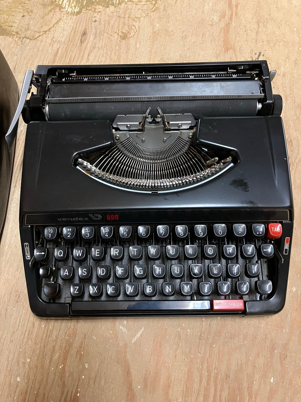 Te koop: vintage Vendex 800 typemachine zwart met koffer, Ophalen, Gebruikt