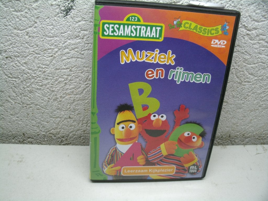 dvd 203k sesamstraat muziek en rijmem, Alle leeftijden, Ophalen of Verzenden, Zo goed als nieuw, Tv fictie