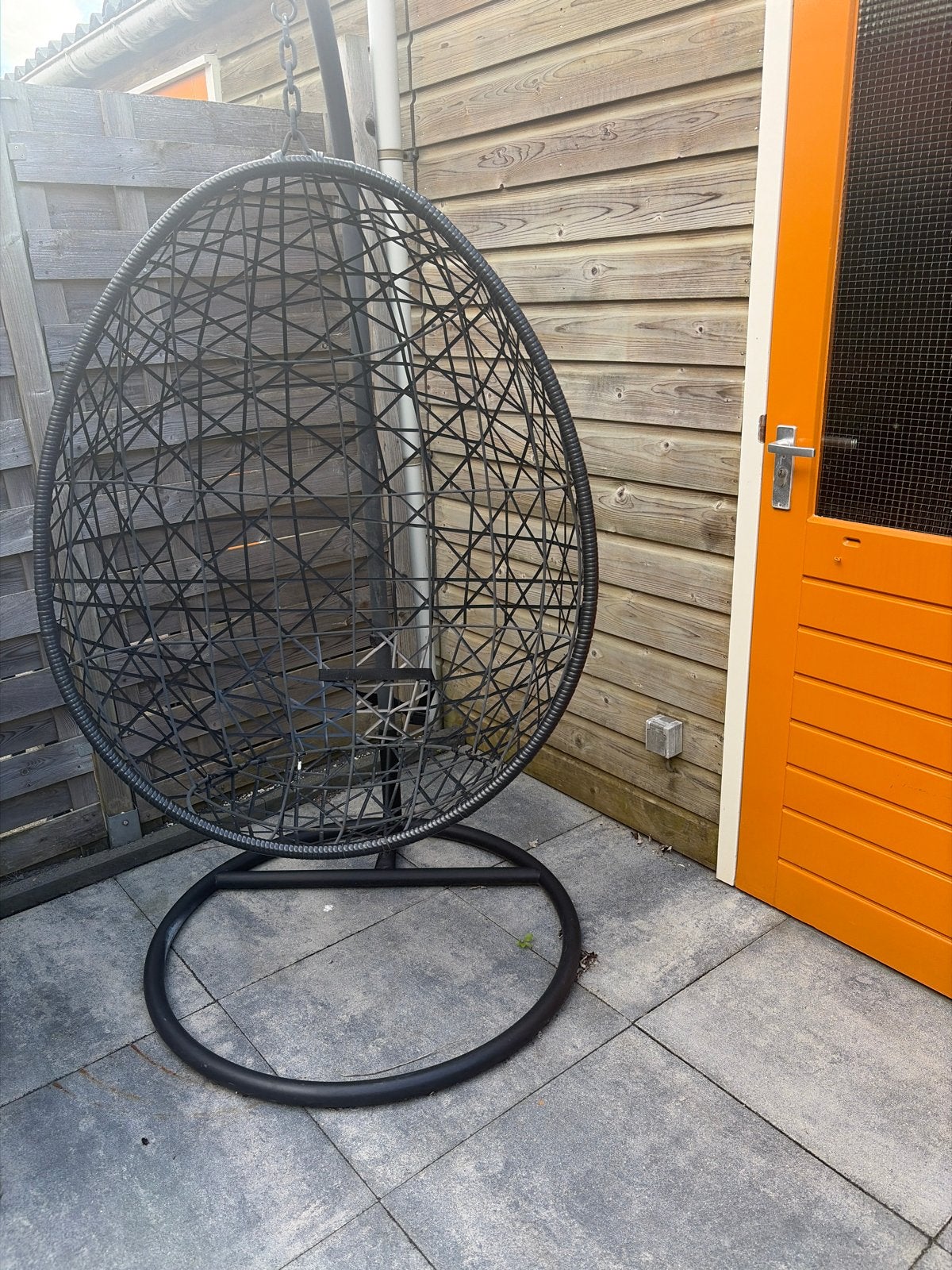 Hangstoel met witte kussens - zo goed als nieuw, Ophalen, Zo goed als nieuw, Wicker