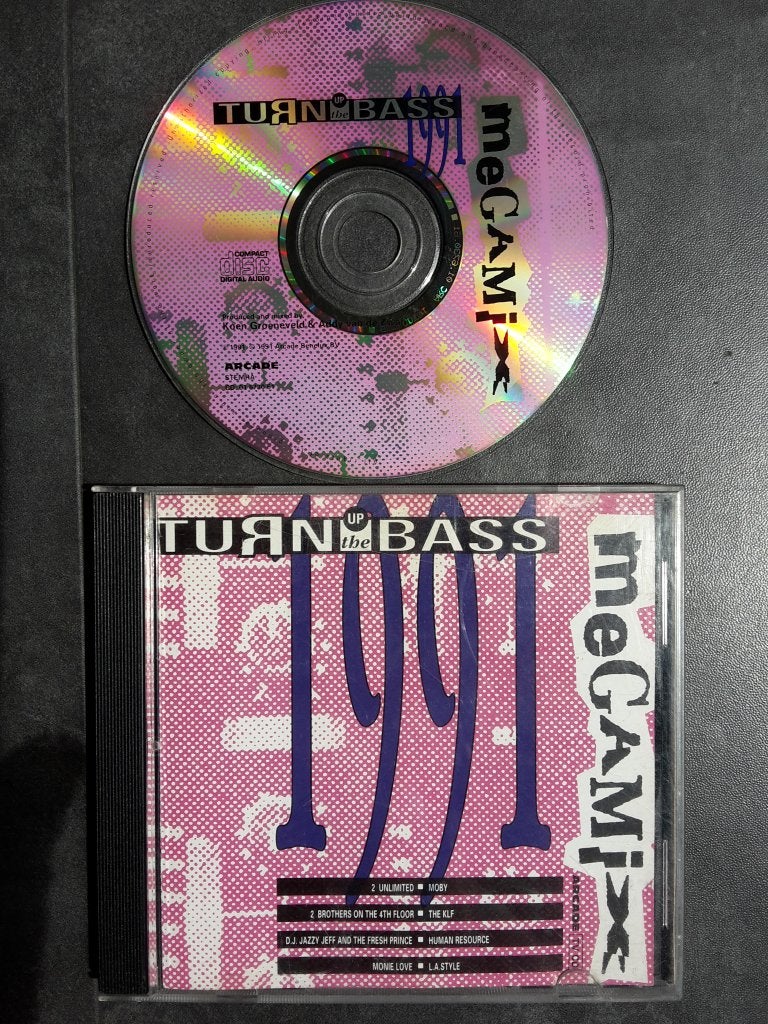 CD - Turn Up the Bass Megamix 1991 - Oldschool Hardcore hous, Cd's en Dvd's, Cd's | Dance en House, Ophalen of Verzenden, Zo goed als nieuw