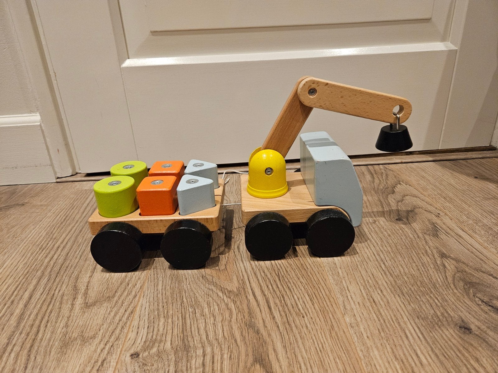 Houten kraanwagen met aanhanger en blokken, Ophalen of Verzenden, Zo goed als nieuw, Duw- of Trekspeelgoed