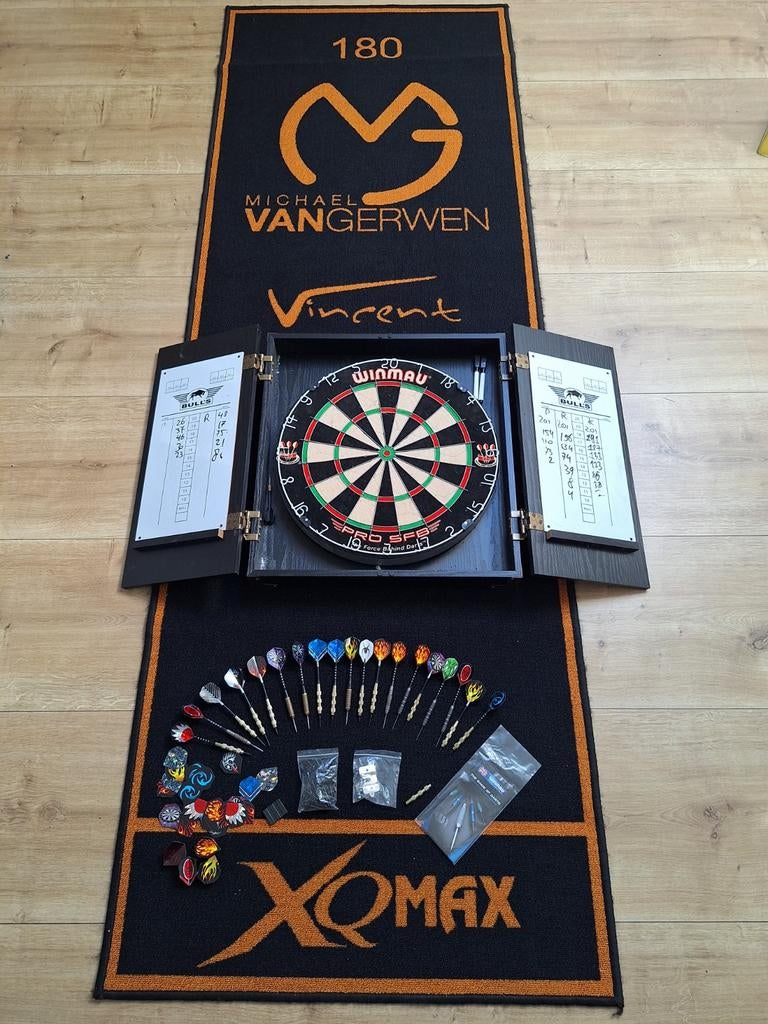 Complete dartset: Winmau bord, Michael vG. mat & pijltjes, Ophalen, Zo goed als nieuw, Dartbord met pijlen