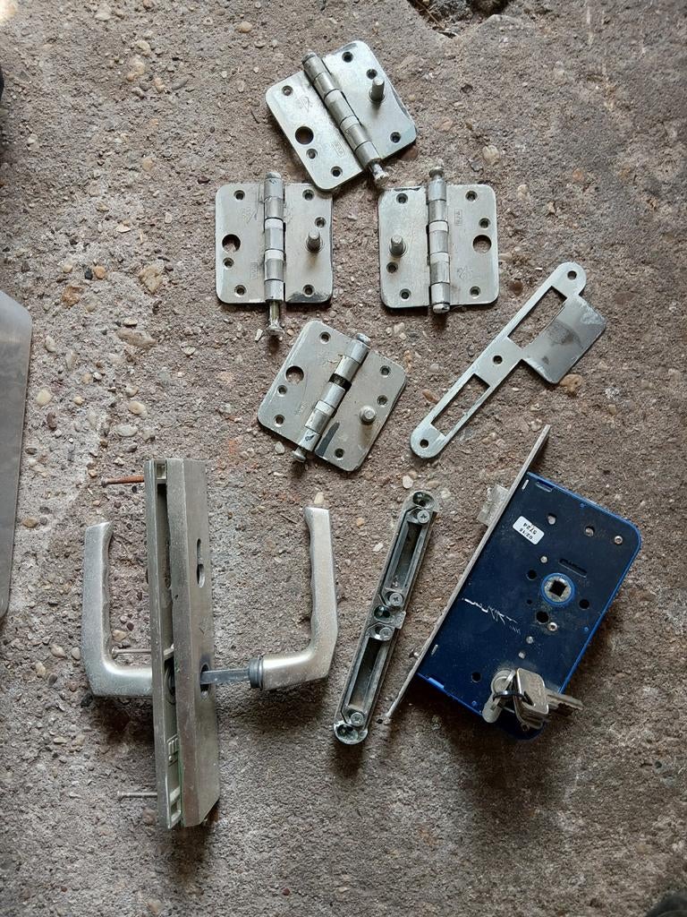 Complete set voor een buitendeur (incl 6 sleutels! ), Ophalen of Verzenden, Slot