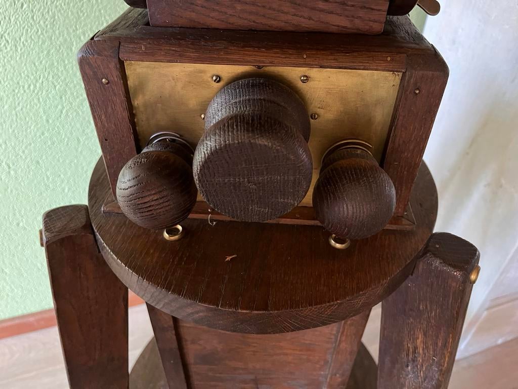 Replica oud statief ( ; uniek meubelstuk ook plantentafel), Ophalen