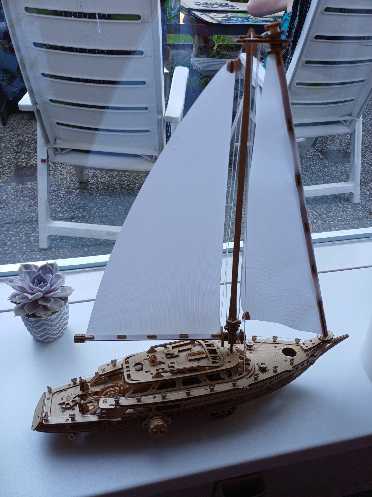 Houten zeilboot model - decoratief en gedetailleerd, Hobby en Vrije tijd, Modelbouw | Boten en Schepen, Ophalen of Verzenden, Zo goed als nieuw