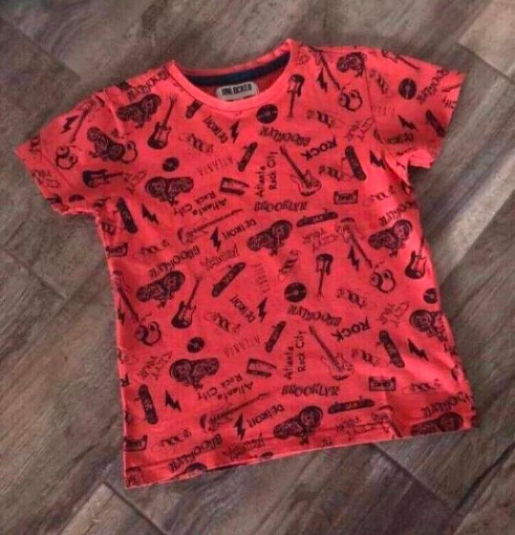 💙 UNLOCKED Mt 116 122 shirt rood ROCK jongen, Ophalen of Verzenden, Zo goed als nieuw, Jongen, Shirt of Longsleeve