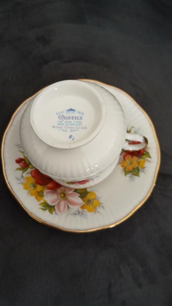 Queens Rosina Bone China theekop en schotel, bloemmotief, Antiek en Kunst, Ophalen of Verzenden