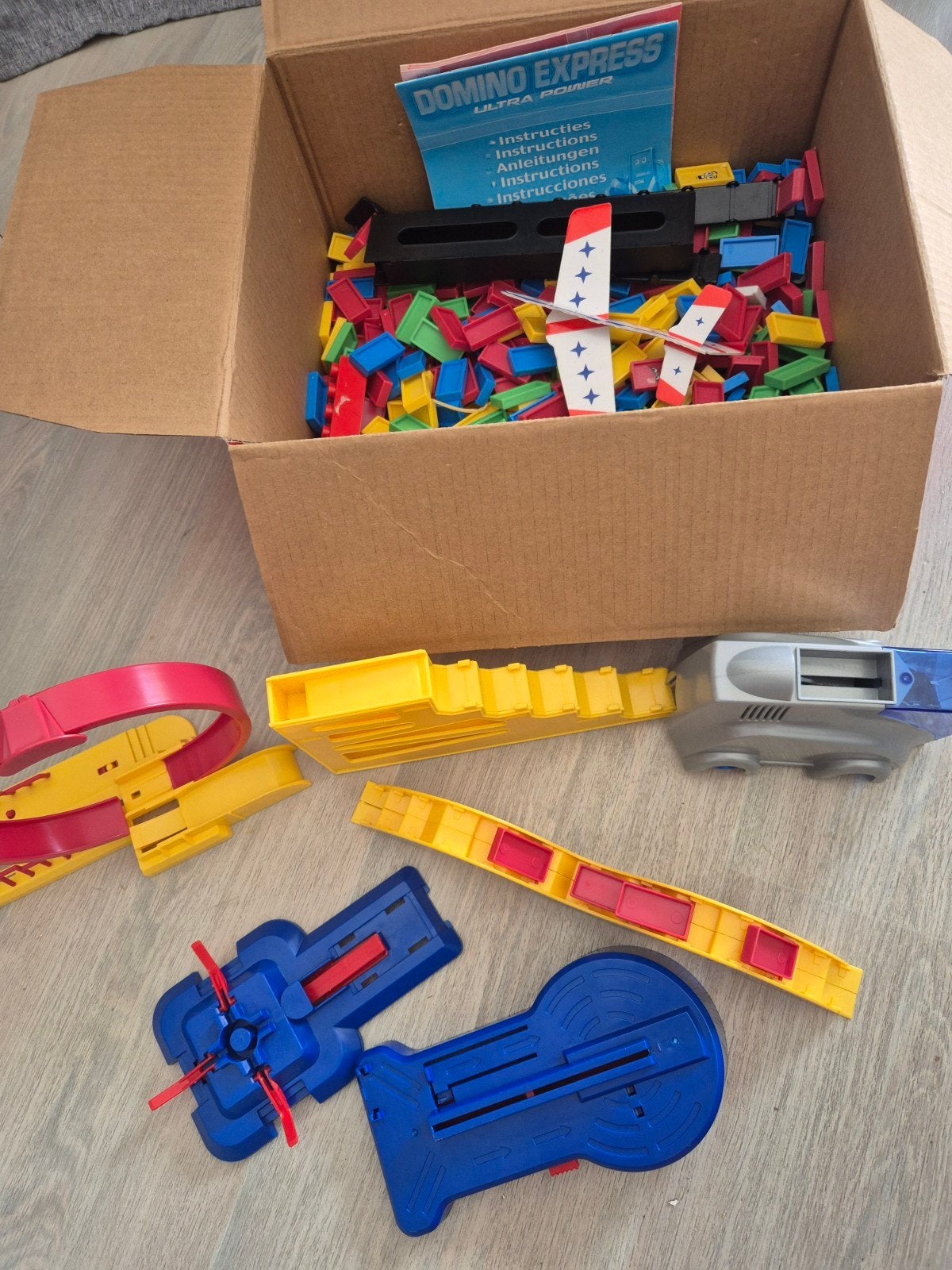 Domino Express set met veel steentjes en accessoires, Ophalen of Verzenden, Gebruikt, Overige merken