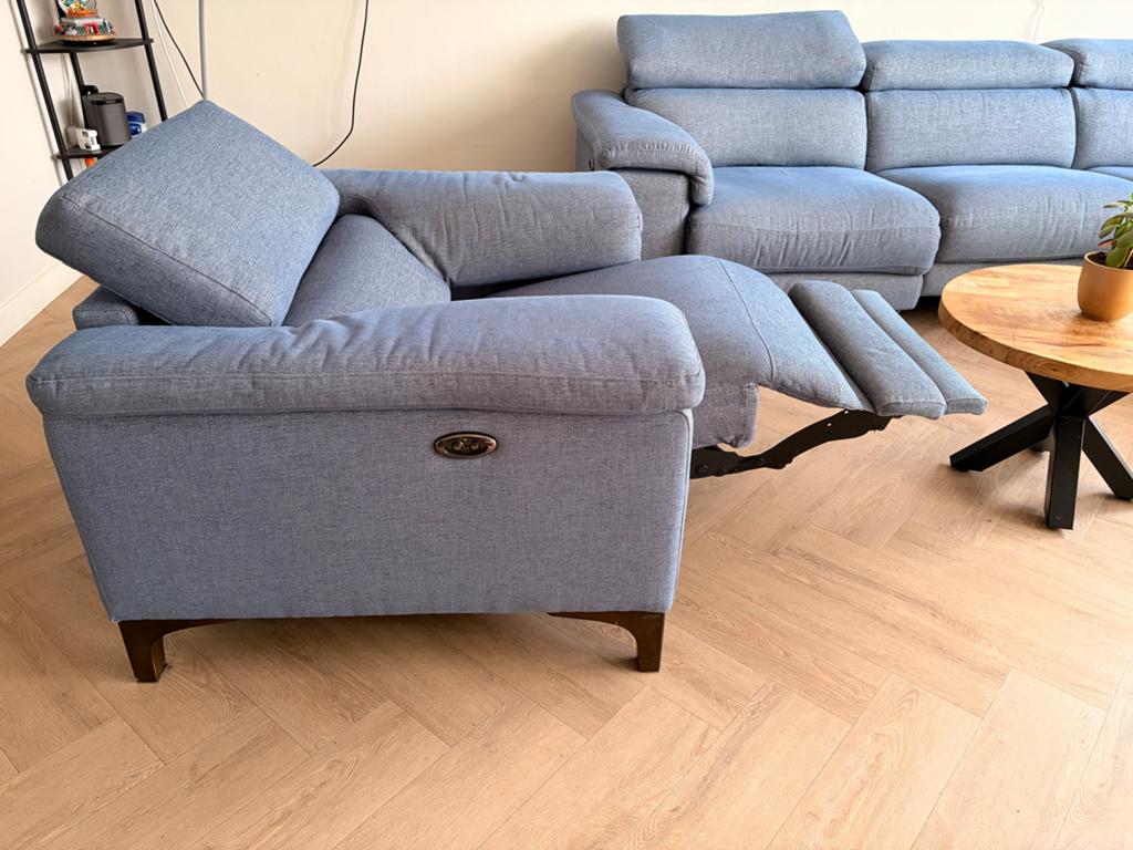 Comfortabele blauwe hoekbank met relaxfunctie en fauteuil, Huis en Inrichting, Banken | Bankstellen, Ophalen, 250 tot 300 cm, Gebruikt