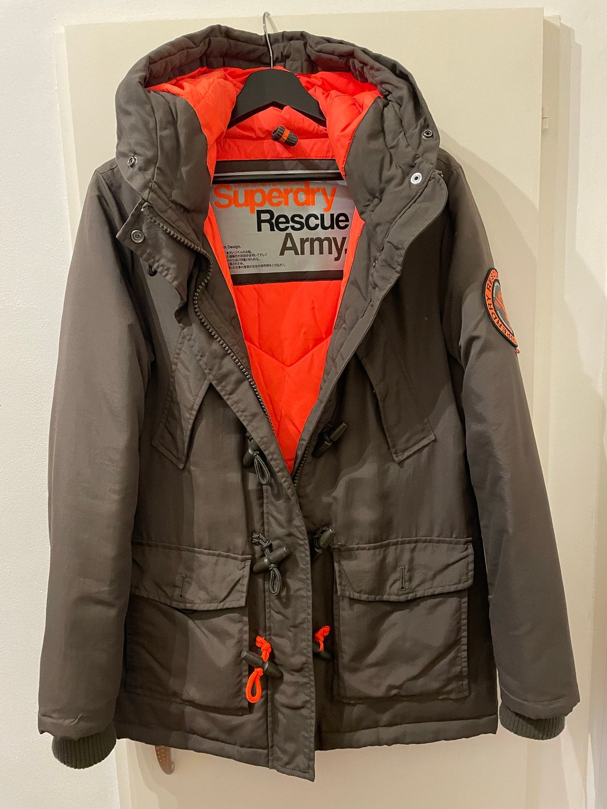 Superdry Rescue Army winterjas, Ophalen of Verzenden, Zo goed als nieuw, Maat 38/40 (M), Grijs