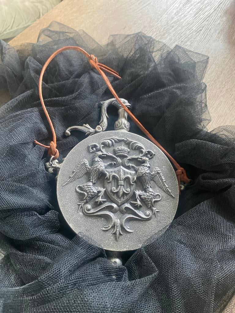 Decoratieve metalen plaquette met wapenschild en adelaars, Antiek en Kunst, Ophalen of Verzenden