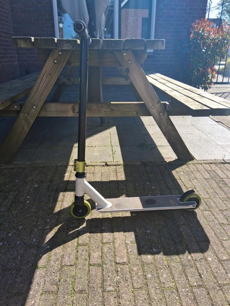 Stuntstep wit met groen, Fietsen en Brommers, Steps, Ophalen of Verzenden