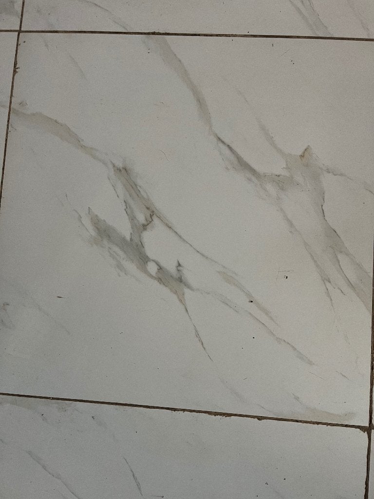 Witte marmerlook vloertegels - Gebruikt, Doe-het-zelf en Verbouw, Ophalen, Gebruikt, 5 tot 10 m², 20 tot 40 cm
