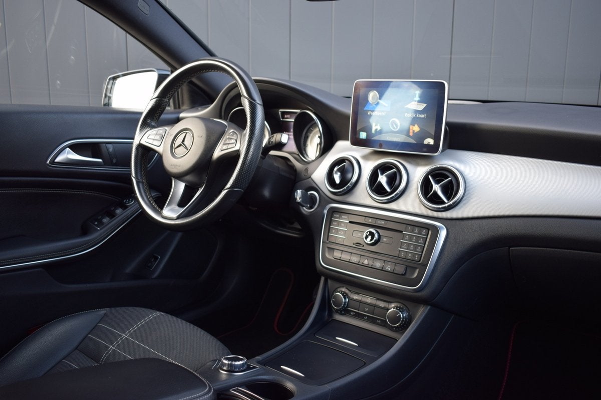 Mercedes-Benz CLA-Klasse Shooting Brake 180 Automaat Ambitio, CLA, 730 kg, Gebruikt, 4 cilinders