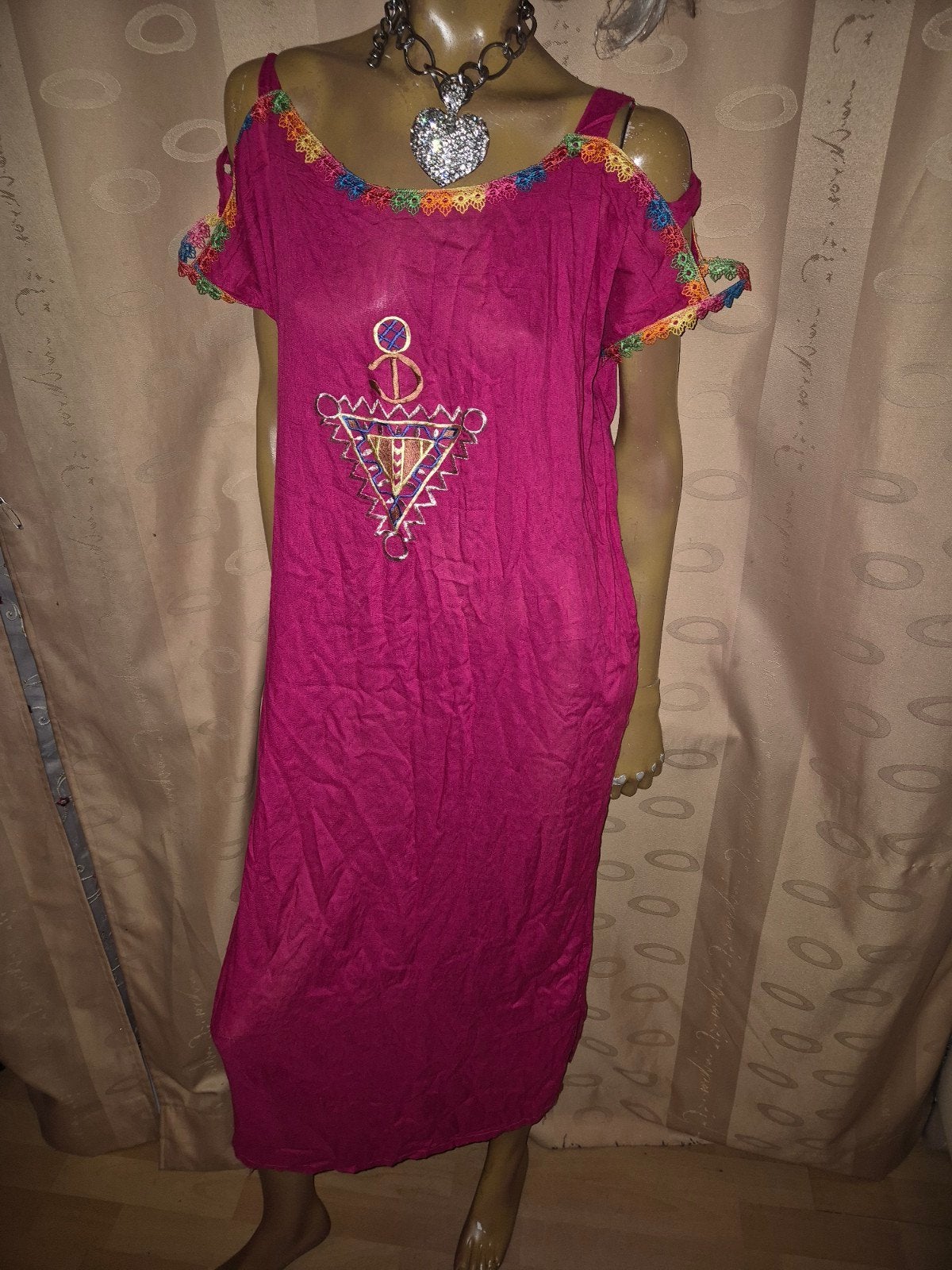 Roze kaftan jurk met geborduurde details maat one size, Ophalen of Verzenden, Roze, Onder de knie, Onbekend