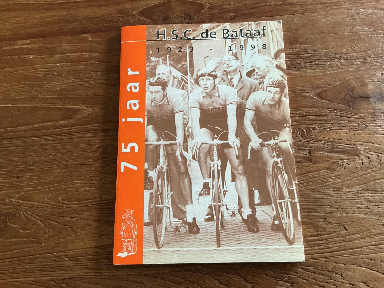 H.S.C. de Bataaf 75 jaar (1923-1998) Wielerboek, Ophalen of Verzenden, Gelezen, Lopen en Fietsen