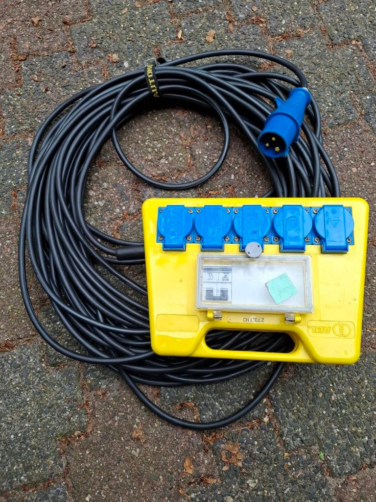 Camping stekkerdoos met zekering en 30 meter kabel, Ophalen