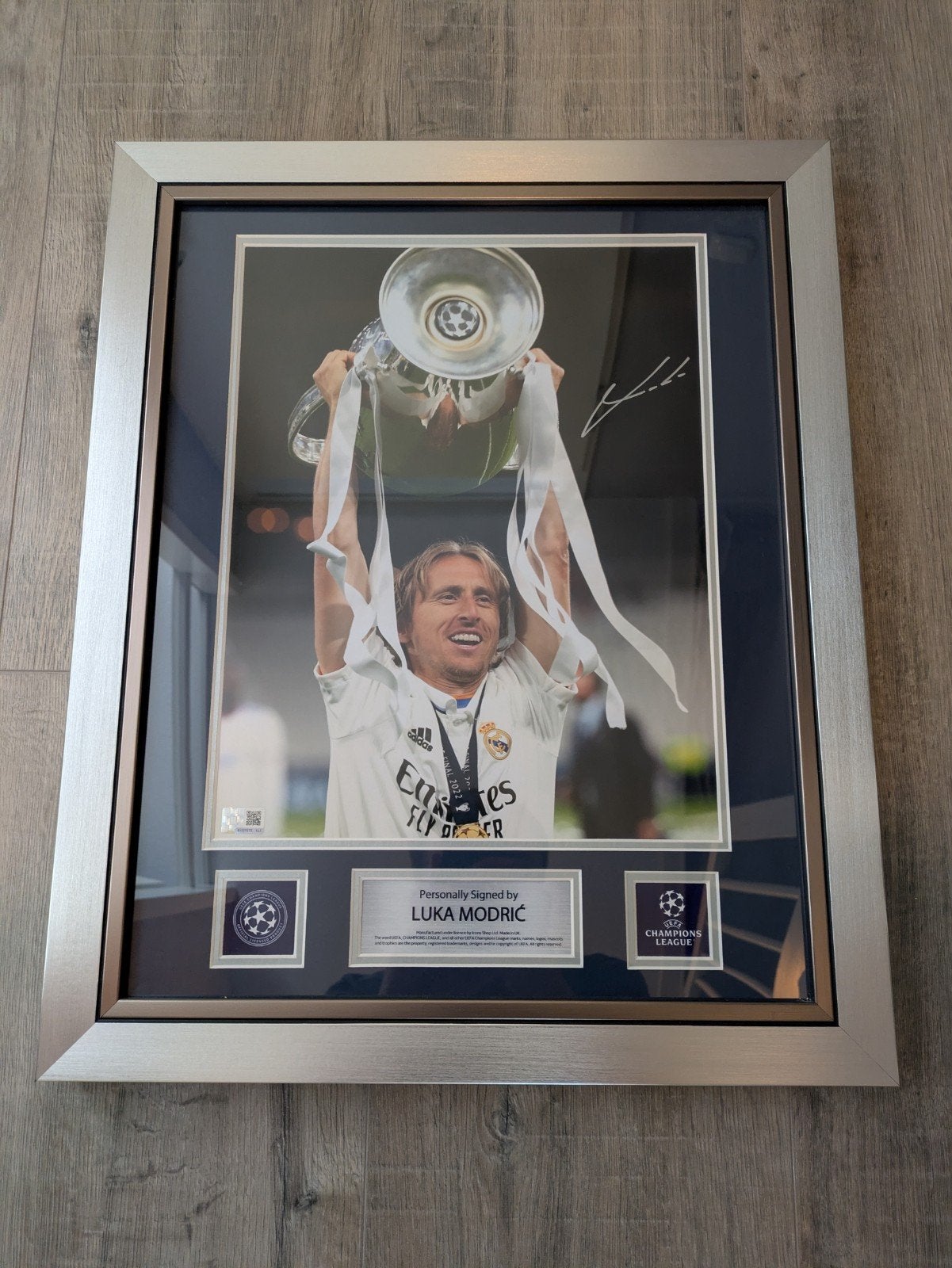 Luka Modric gesigneerde foto met Champions League trofee, Ophalen, Zo goed als nieuw, Foto of Poster