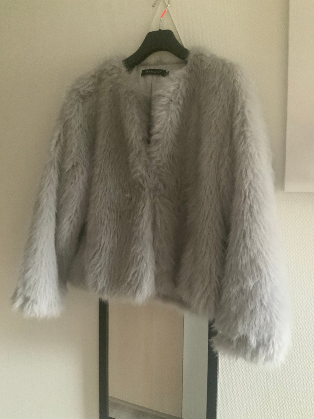 Zgan lichtgrijs bontjasje mt 42, Kleding | Dames, Jasjes, Kostuums en Pakken, Ophalen of Verzenden, Zo goed als nieuw, Maat 42/44 (L)
