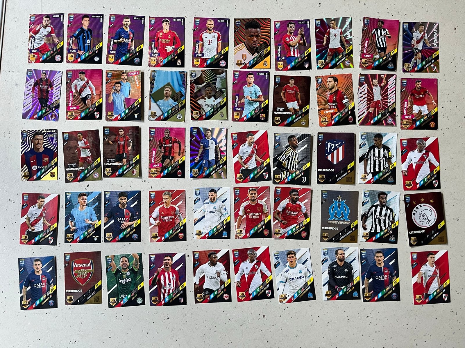 50x Panini FIFA 365 Adrenalyn XL 2024 Voetbalplaatjes, Verzamelen, Sportartikelen en Voetbal, Ophalen of Verzenden, Buitenlandse clubs