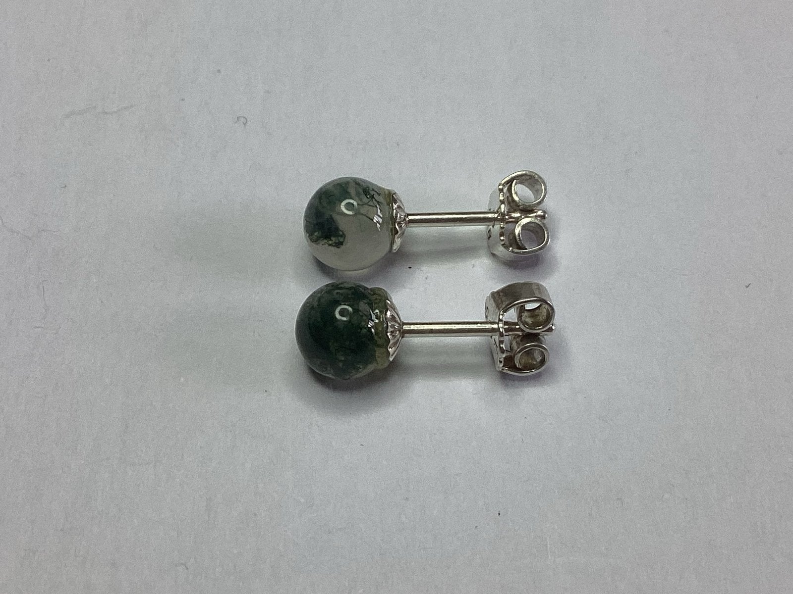 Vintage oorknopjes met mosagaat en zilveren stekers., Sieraden, Tassen en Uiterlijk, Oorbellen, Verzenden, Zo goed als nieuw, Met edelsteen