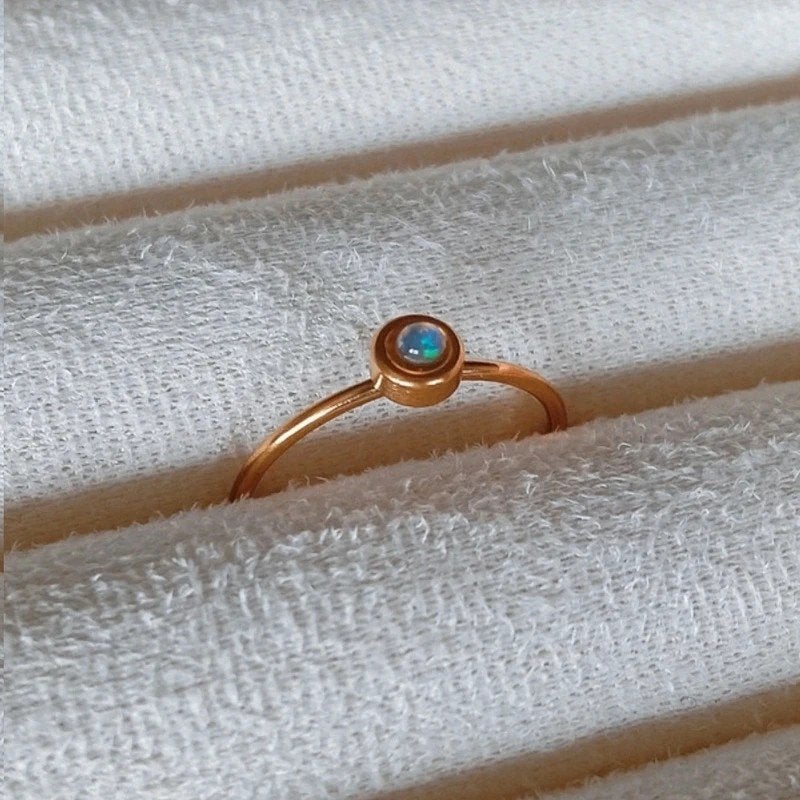 Opaal rond edelsteen ring 3 mm - stainless steel, 18 tot 19, IJzer of Staal, Nieuw, Ophalen of Verzenden
