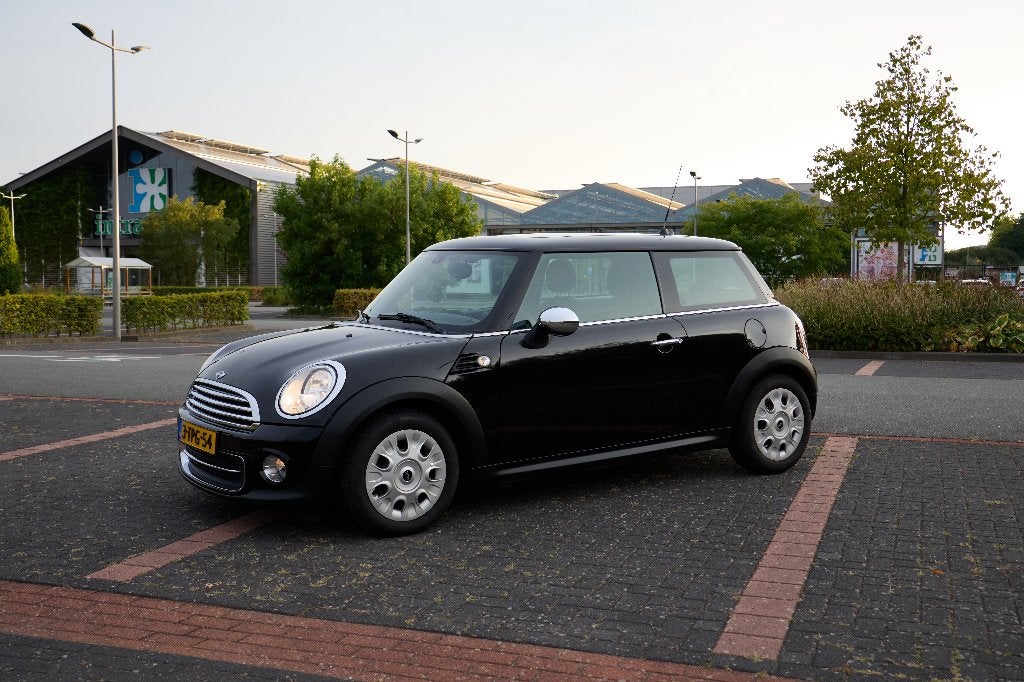 Mini One 1.6 16V Hatchback- Zwart- 2014 / Pano-dak / Leer, Auto's, Voorwielaandrijving, Zwart, 4 stoelen, Leder en Stof