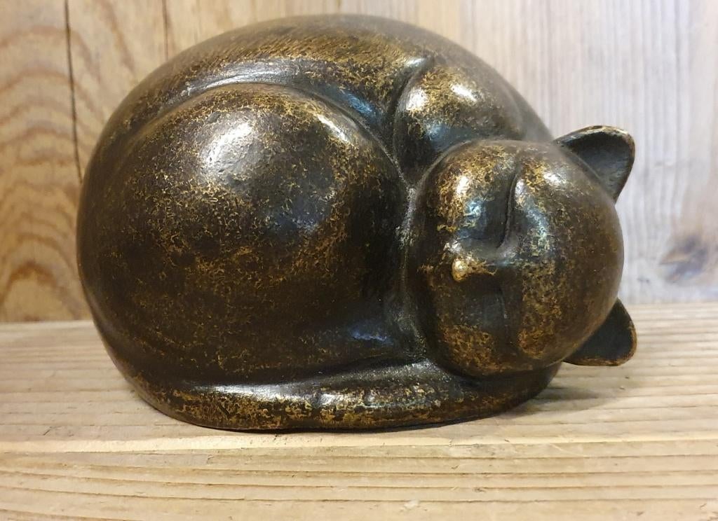 SLAPENDE KAT / POES / BRONZEN URN / brons/ dierenurn asurn, Dieren en Toebehoren, Katten-accessoires, Huis en tuin decoratie Marie