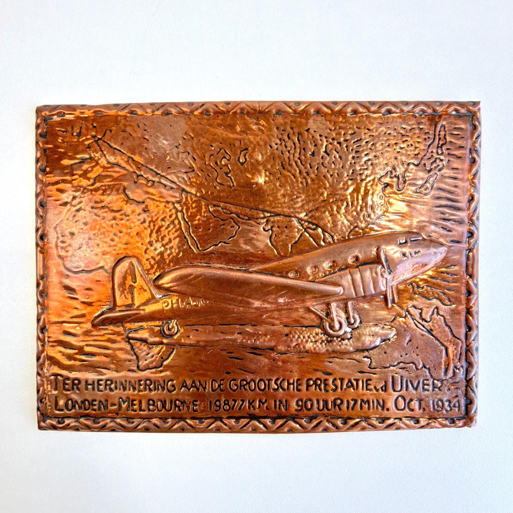 KLM Uiver 1934 – Koperen Wandplaquette Herdenkingsstuk, Ophalen of Verzenden, Zo goed als nieuw, Overige typen