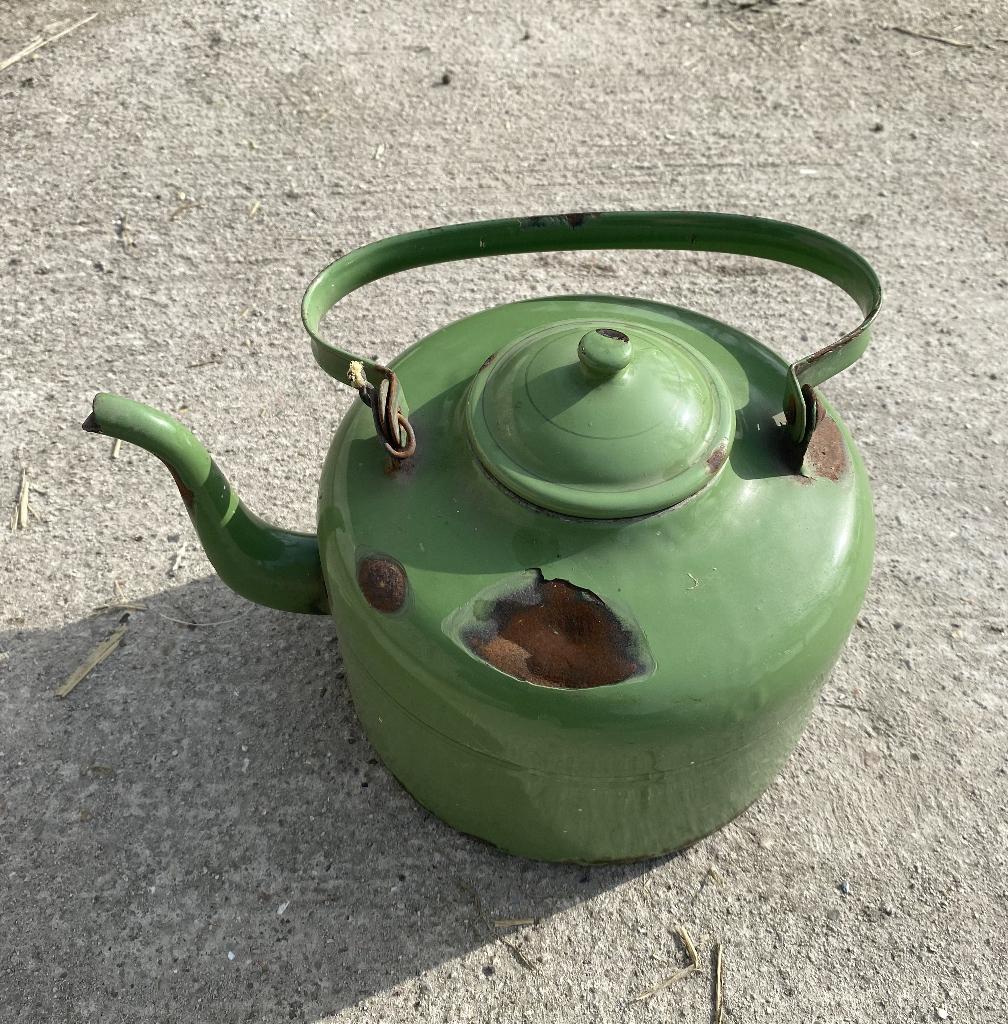 Groene emaille ketel, Ophalen