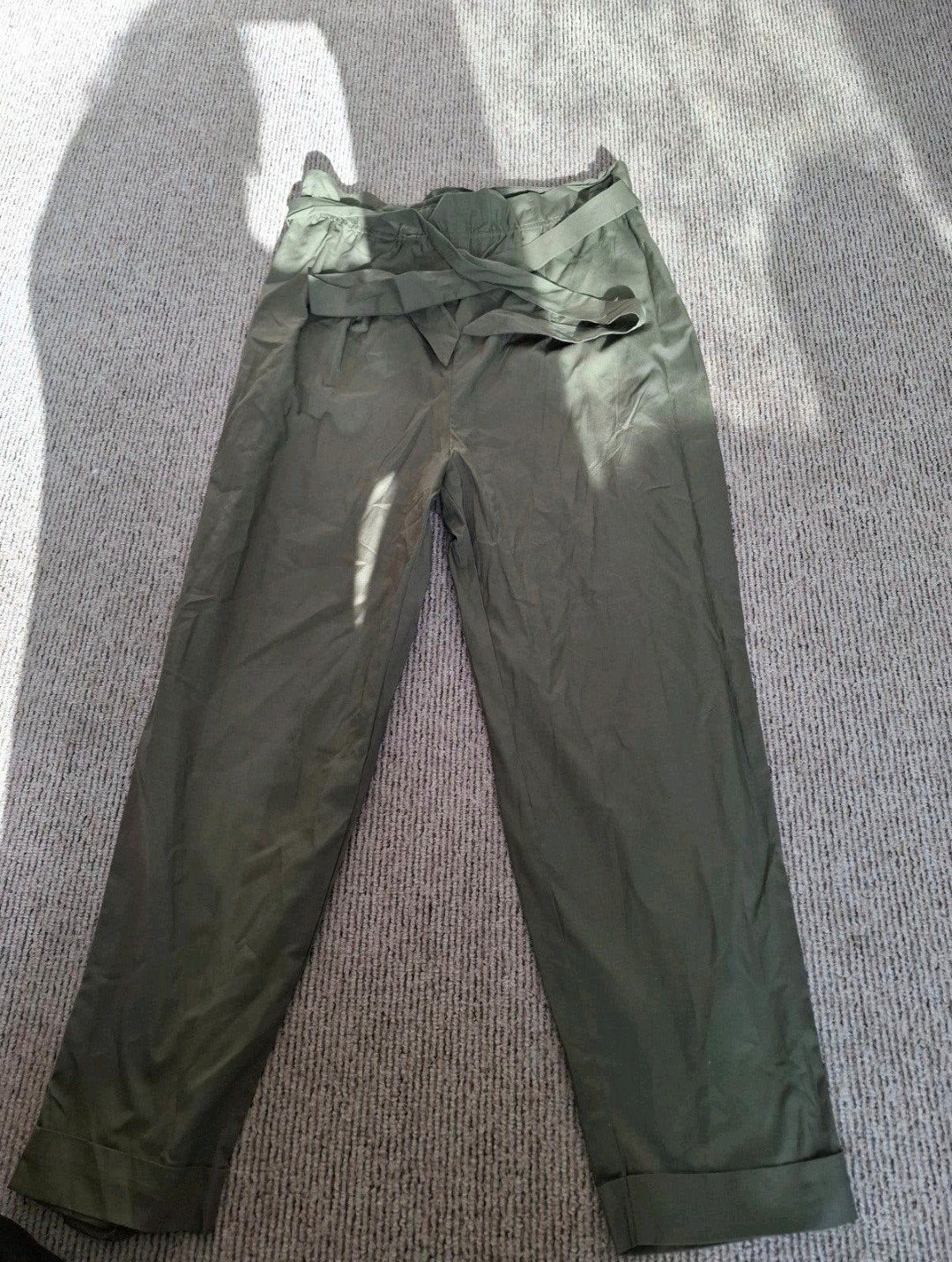 Zara Kaki Paperbag Broek Maat M, Kleding | Dames, Maat 38/40 (M), Zara, Ophalen of Verzenden, Lang
