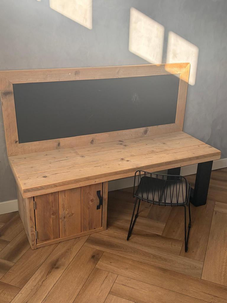 Prachtige werkplek kind met krijtbord en stoel, Ophalen, Zo goed als nieuw, Tafel(s) en Stoel(en)