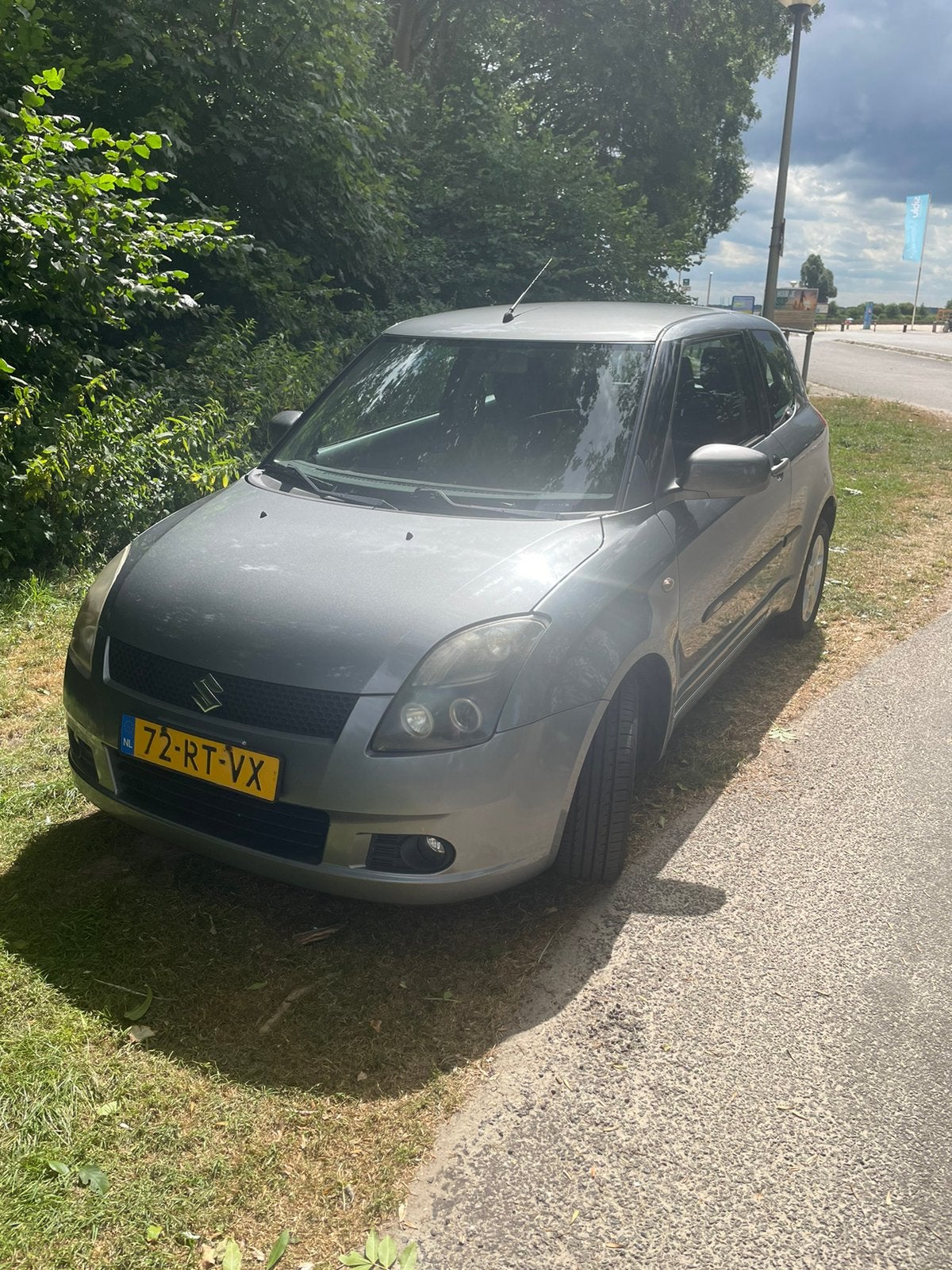 Suzuki Swift 1.3 3D 2005 Grijs, Auto's, 31 €/maand, Swift, Origineel Nederlands, Handgeschakeld