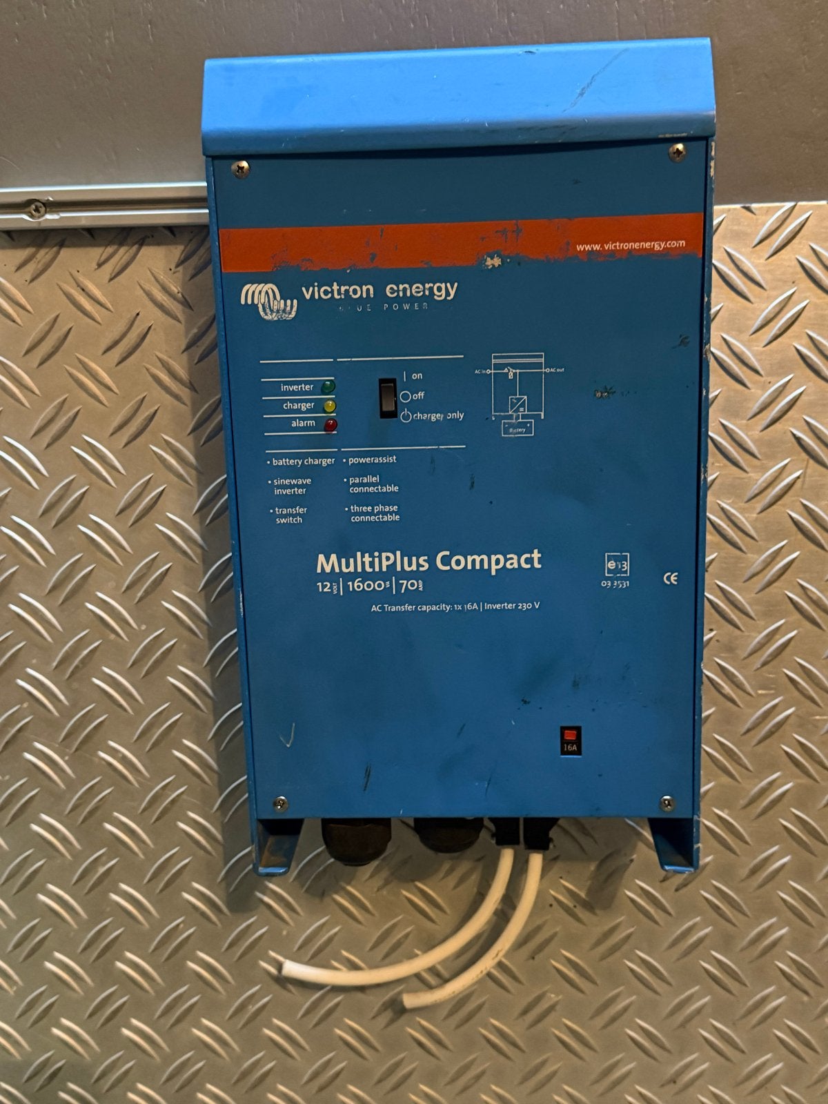 Victron MultiPlus Compact 12V 1600VA 70A Omvormer/Lader, Ophalen of Verzenden, Gebruikt