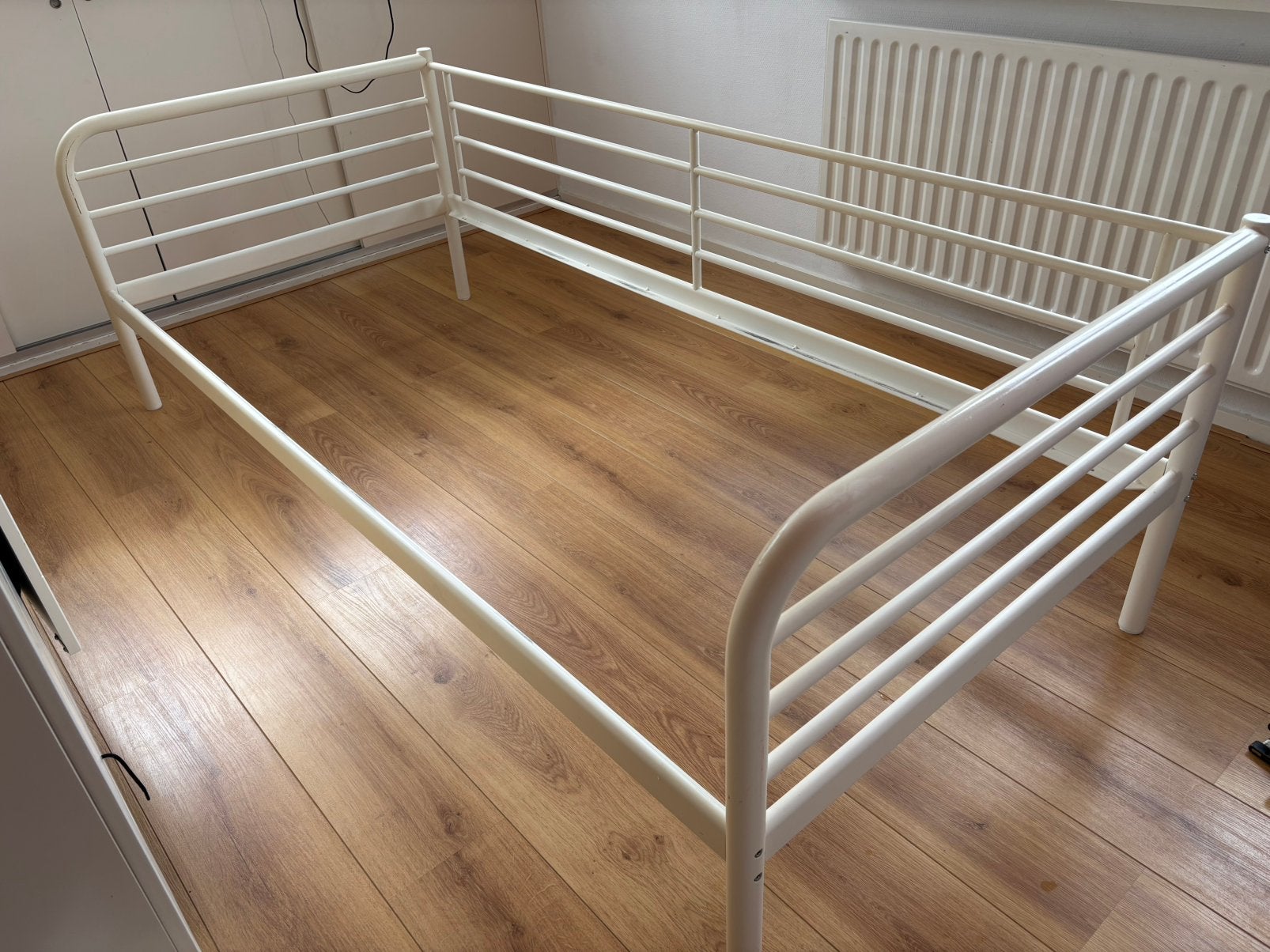 Bed 1 persoons metaal wit 200 x 90, Ophalen, 90 cm, Eenpersoons, Wit