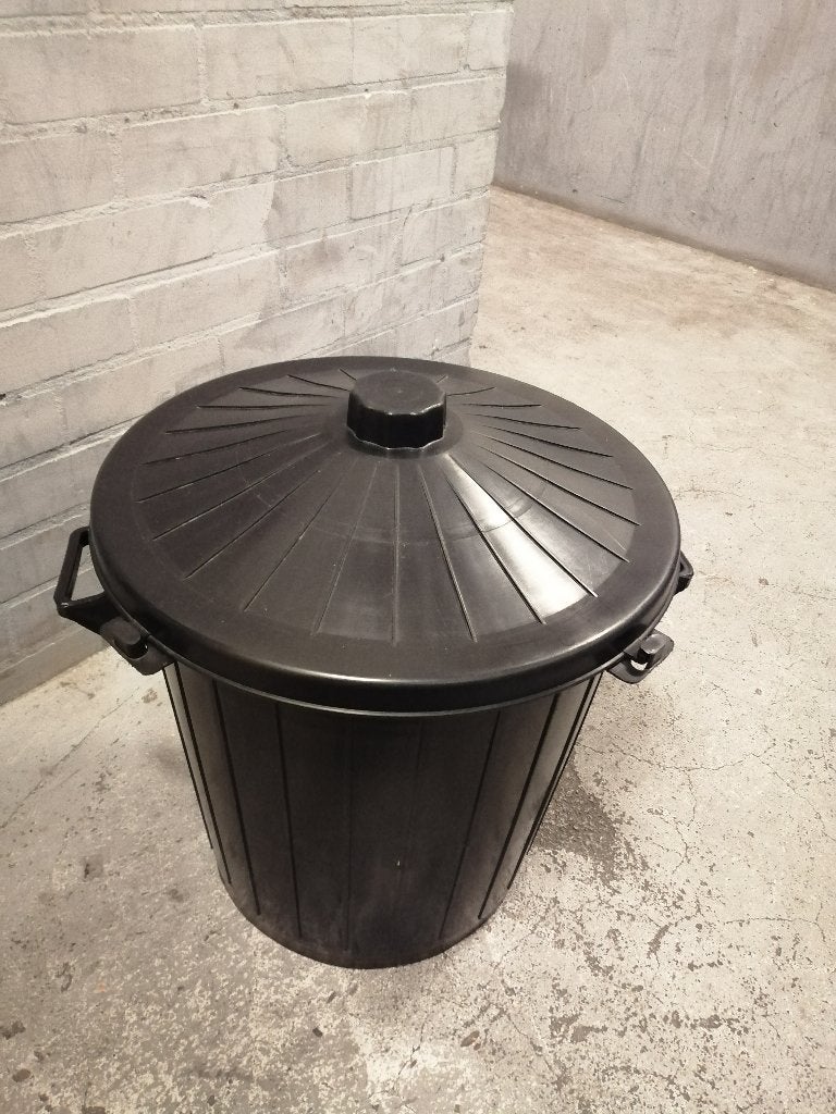 Stevige Grote Zwarte Vuilnisbak Kunststof met Deksel Binnen, Huis en Inrichting, Woonaccessoires | Prullenbakken, Kunststof, Gebruikt