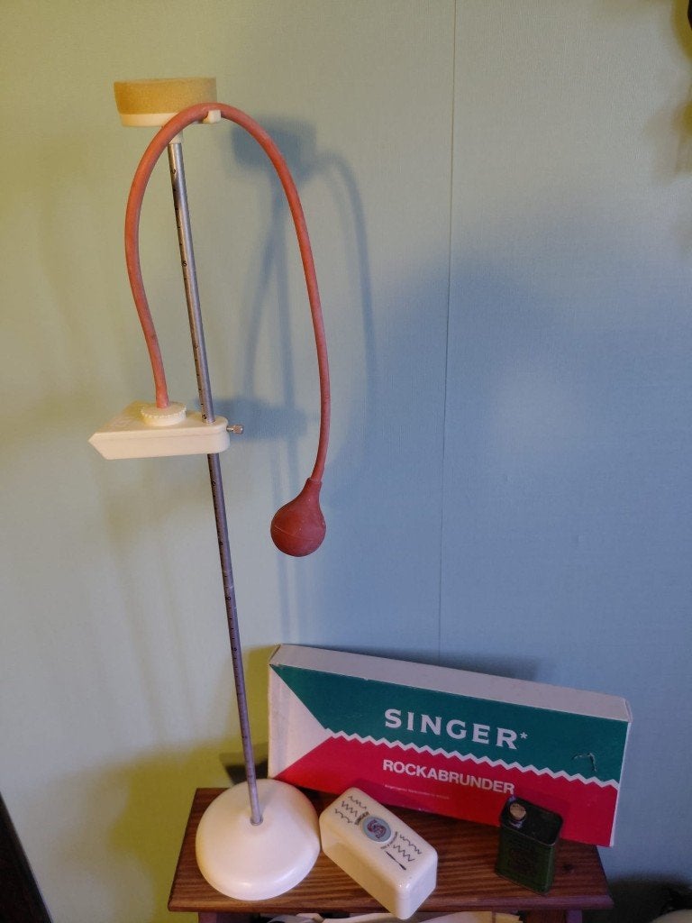 SINGER rokmeter - metalen olieblik - bakelieten zigzag doos, Antiek en Kunst, Curiosa en Brocante, Ophalen of Verzenden