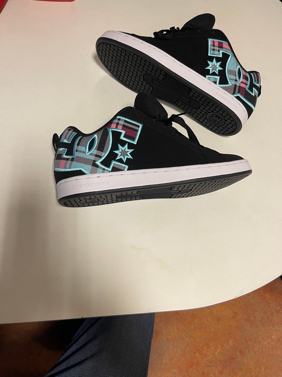 Nieuwe DC Court Graffik Dames Skate schoenen maat 43 (ook 42, Kleding | Dames, Schoenen, Ophalen of Verzenden, Nieuw, Zwart, Sneakers of Gympen