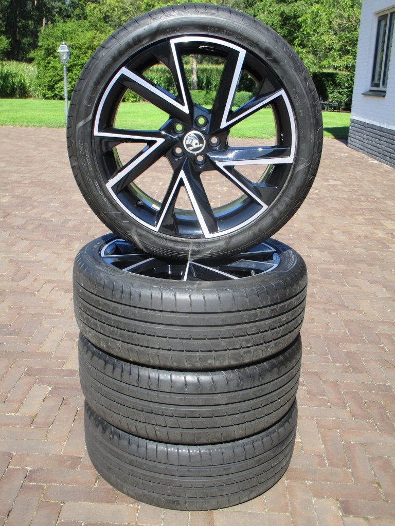 NIEUW Originele Skoda Kamiq 18 inch velgen Vega, Auto-onderdelen, Banden en Velgen, 18 inch, 215 mm, Banden en Velgen, Nieuw