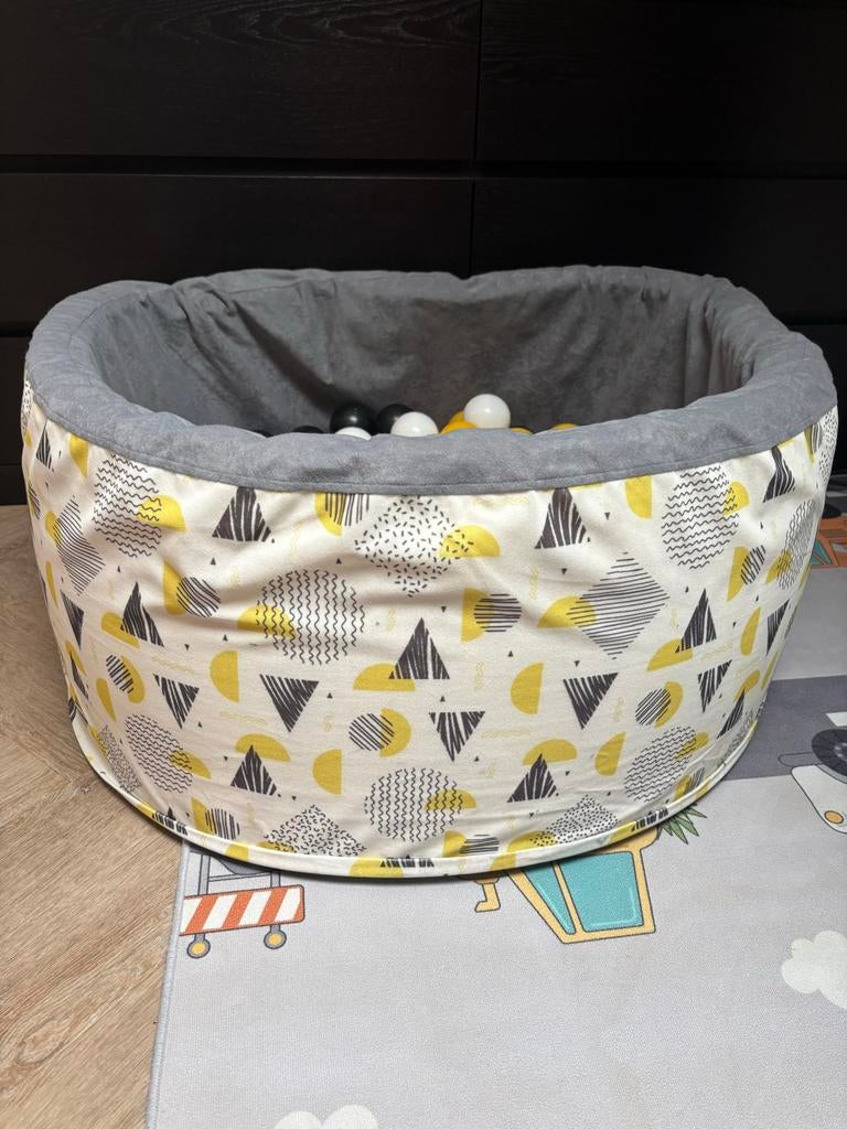 Ballenbak met ballen - geel met grijs en zwart, Ophalen, Gebruikt, Jongen of Meisje