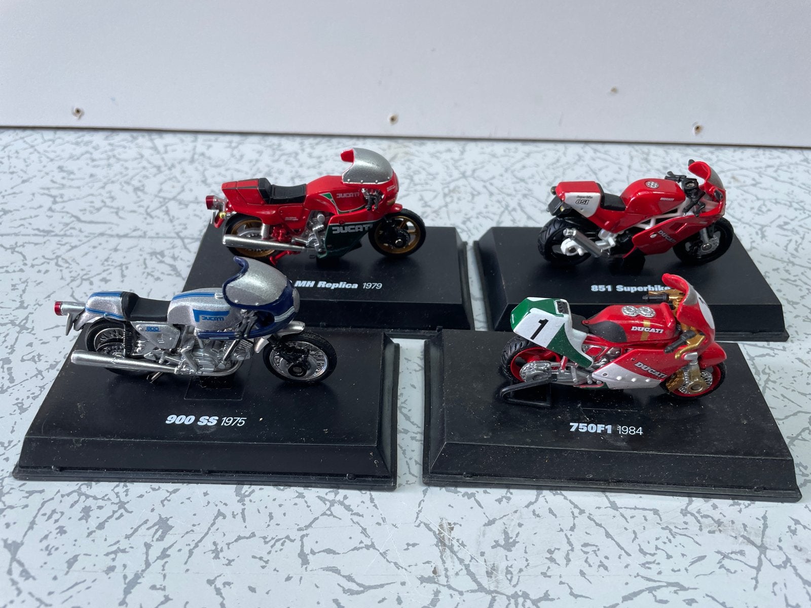 Set van 4 Ducati modelmotoren - Zo goed als nieuw, Ophalen of Verzenden, Zo goed als nieuw