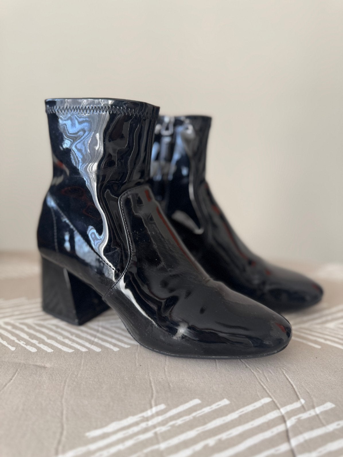 Enkel laarsjes lak bershka, Zwart, Ophalen of Verzenden, Sneakers of Gympen, Gedragen