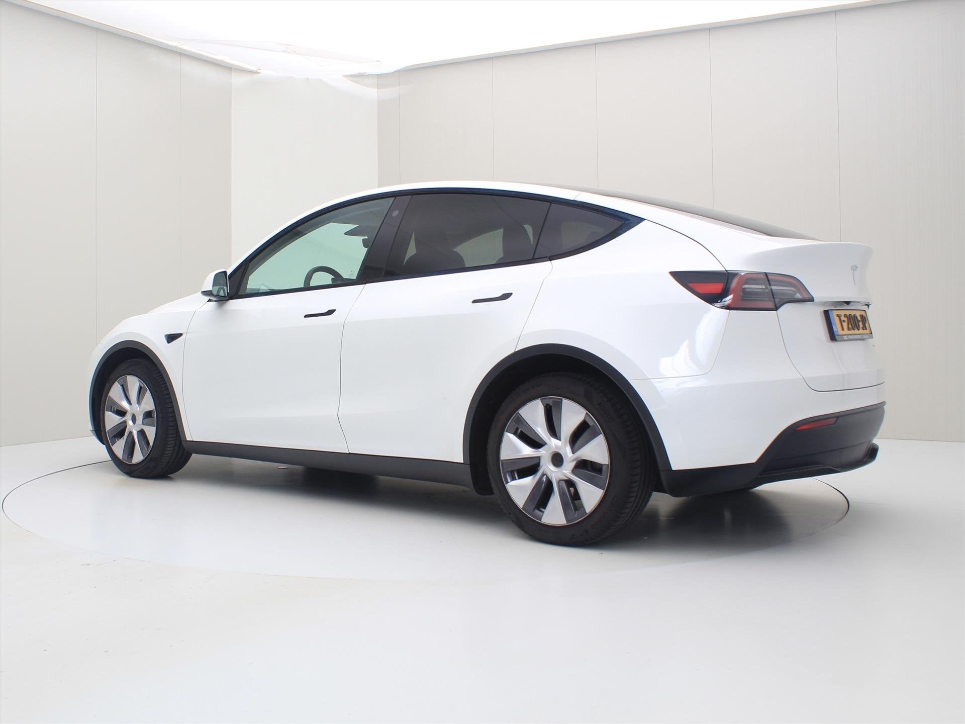 Foto 3 van Tesla Model Y Long Range AWD 75kWh 351pk 91,3% SoH [ AMD RYZ