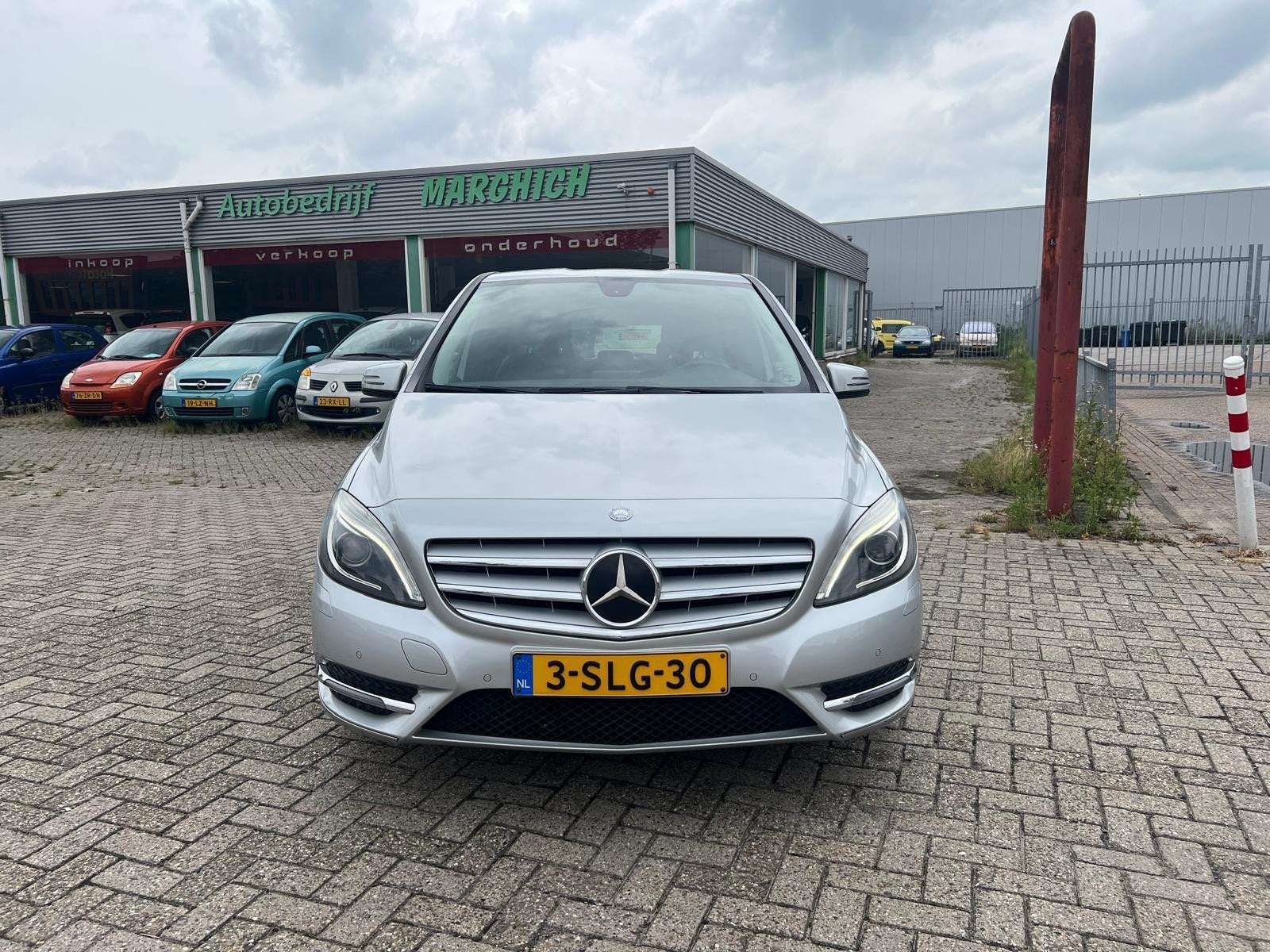Mercedes-Benz B-klasse 180 Ambition|LEDER BEKLEDING|CRUISE|X, Auto's, Voorwielaandrijving, Dealer onderhouden, Gebruikt, 4 cilinders
