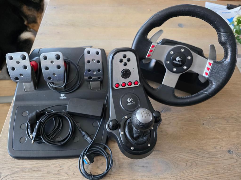 Logitech G27 Force Feedback Stuurwiel met Pedalen en Shifter, Spelcomputers en Games, Ophalen of Verzenden, Zo goed als nieuw