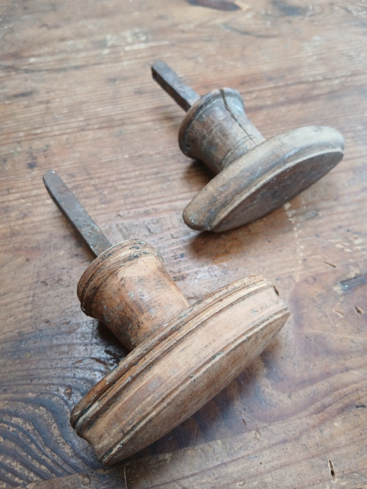2 antieke houten deurknoppen klink vintage, Ophalen of Verzenden, Gebruikt, Koper of Messing, Klink of Kruk