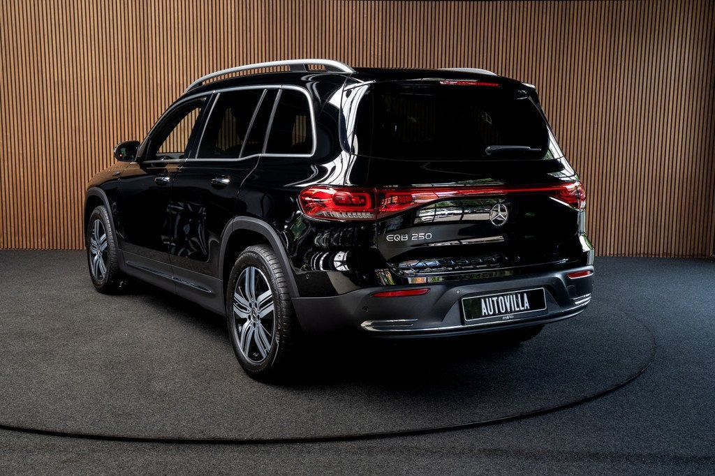 Mercedes-Benz EQB 250 Leer Navi 360° Camera Stoelverwarming, Auto's, Mercedes-Benz, Automaat, Gebruikt, Leder en Stof, Zwart