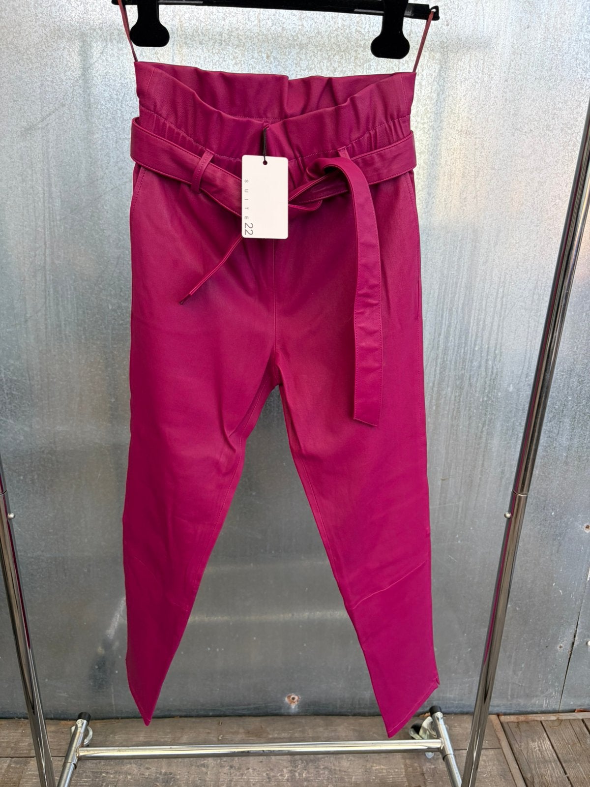 Suite22 leather pants 42 €699 magenta broek suite 22, Kleding | Dames, Maat 42/44 (L), Ophalen of Verzenden, Zo goed als nieuw