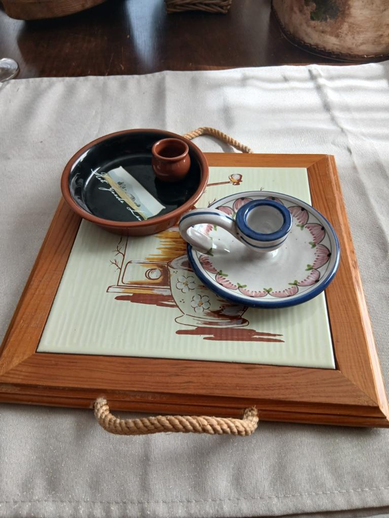 Decoratieve onderzetter met kaarsenhouder en schaaltje, Ophalen of Verzenden, Keramiek of Aardewerk