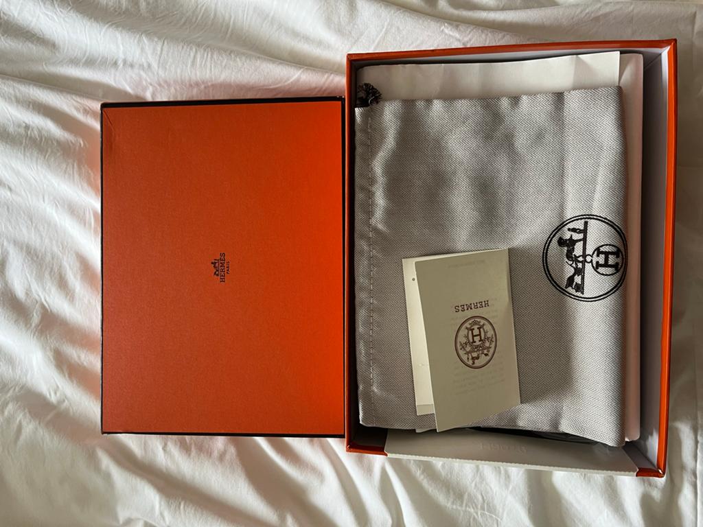 Hermes schoenen maat 37 - Nooit gedragen!, Kleding | Dames, Schoenen, Ophalen of Verzenden, Nieuw, Beige, Sneakers of Gympen